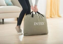 Intex Comfort Plush Hoog Luchtbed - Queensize - Ingebouwde Elektrische Pomp -Camping Promotiewinkel 1320 1900 64414 inuse1 2017 300