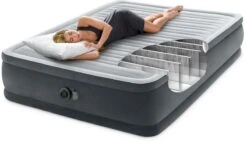 Intex Comfort Plush Hoog Luchtbed - Queensize - Ingebouwde Elektrische Pomp -Camping Promotiewinkel 1320 1900 64414 inuse3 2023 300