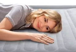 Intex Comfort Plush Luchtbed - Queensize - Ingebouwde Elektrische Pomp -Camping Promotiewinkel 1320 1900 67770 inuse1 2022 300