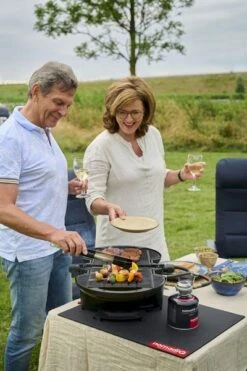 NomadiQ Draagbare Gasbarbecue - Zwart -Camping Promotiewinkel 1900 1267 mvd0748 1