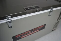 Engel MD60F-C Dual-zone Compressor Koelbox - 57 Liter -Camping Promotiewinkel 1900 2849 md60fc verschluss detail