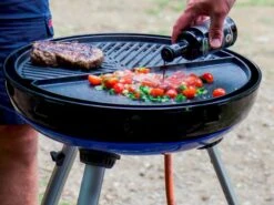 CADAC Carri Chef 50 Gasbarbecue - BBQ/Plancha 16 CADAC Carri Chef 50 Gasbarbecue - BBQ/Plancha -Camping Promotiewinkel 900 1204 carri chef 50 bbq plancha 1